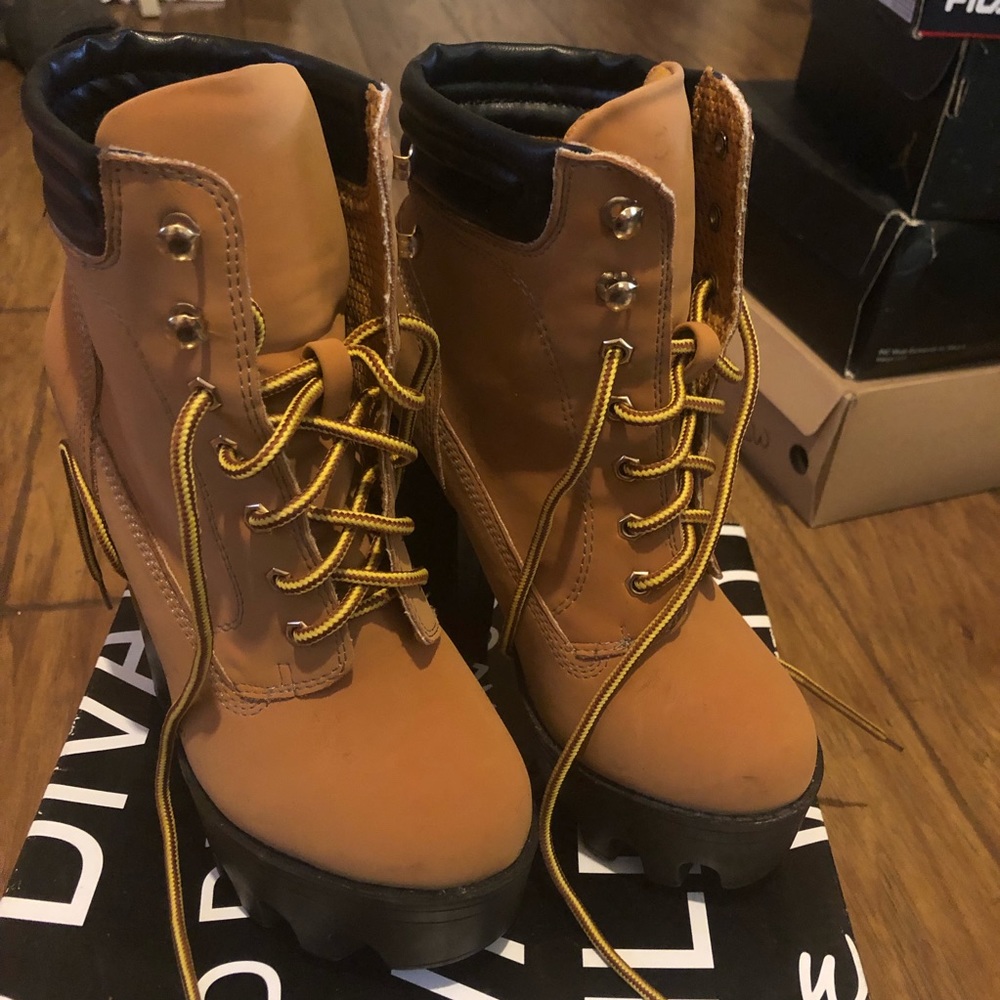 Woman’s heeled timberland type boot